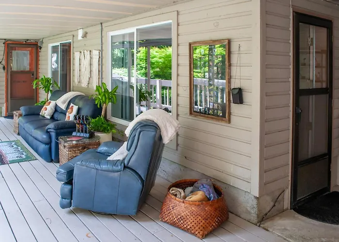 'The Owl'S Nest' W/ Hot Tub & Forest Views!