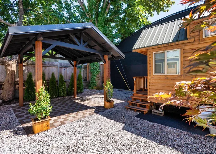 Stay Portland - Tiny Farmhouse - Walk To Local Shops & Restaurants