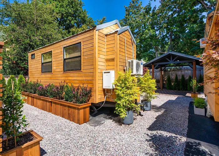 Stay Portland - Tiny Farmhouse - Walk To Local Shops & Restaurants